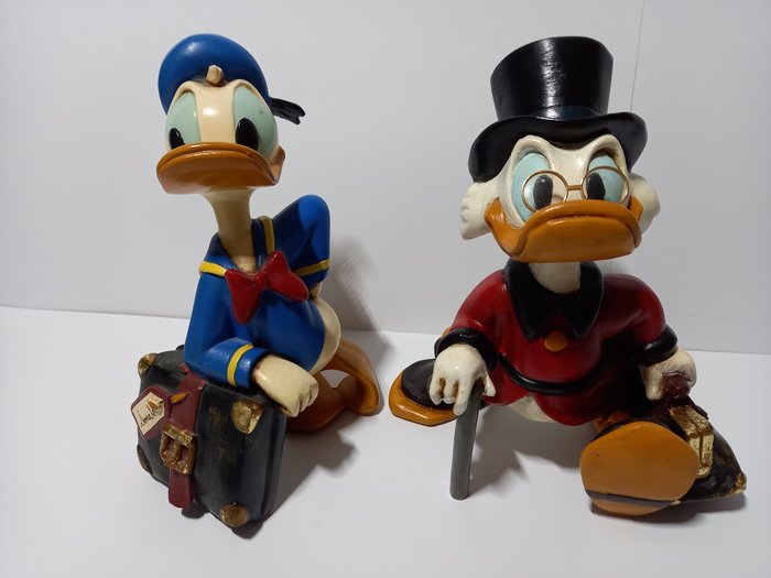 Image 3 of Uncle Scrooge with a bag full of money and Donald Duck with a traveling suitcase (25 cm) - ca. 1990