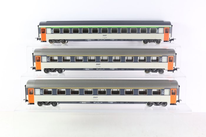 Preview of the first image of Märklin H0 - 4161/4170 - Passenger carriage - 3 Eurofirma carriages 1st and 2nd class - SNCF.