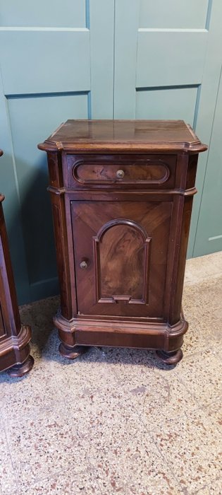 Image 3 of bedside tables (2) - Walnut - 19th century