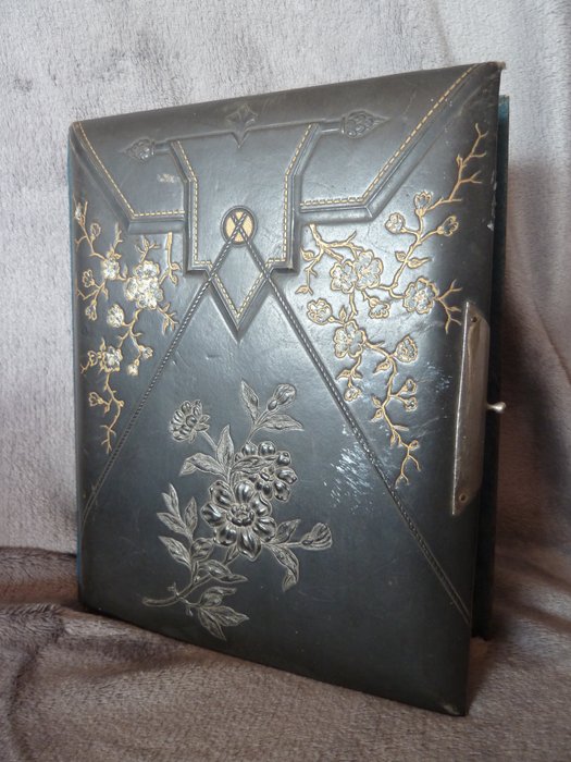 Preview of the first image of 19th century photo album - Leather, paper, cardboard - XIX th.