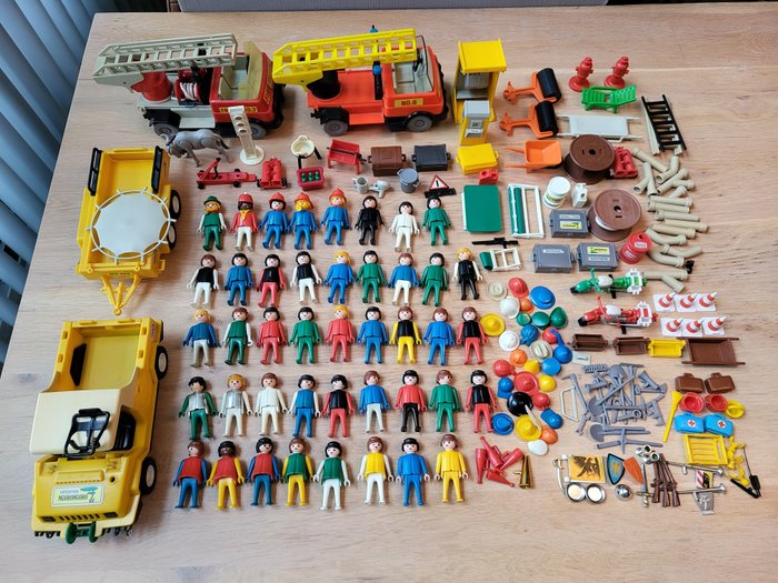 Preview of the first image of Playmobil - Vintage - 53 Klicky figuren, auto's en veel accessoires - Figure - 1970-1979 - Germany.