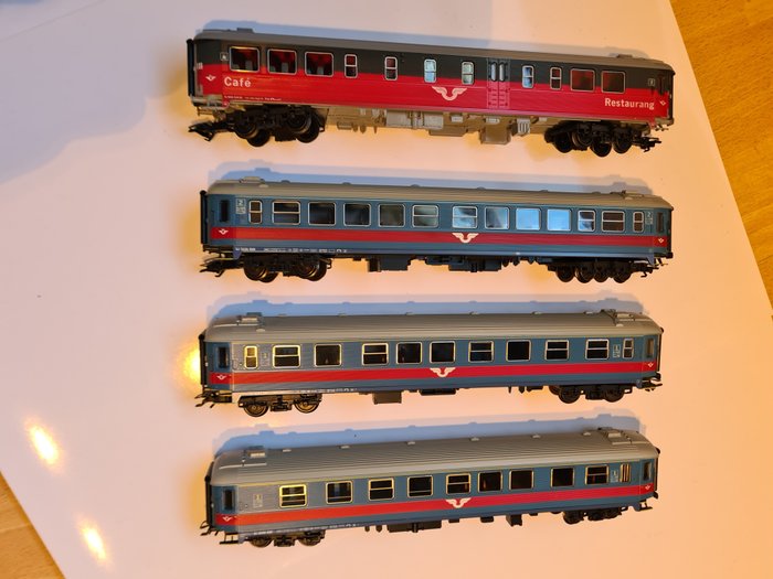 Preview of the first image of Märklin H0 - 4378/43781/43782 - Passenger carriage - 4 Passenger carriages - SJ.