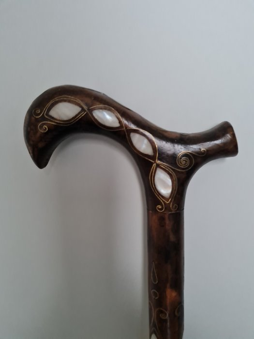 Image 2 of unique handmade Victorian walking stick with inlaid mother of pearl - Mother of pearl, Wood - Early