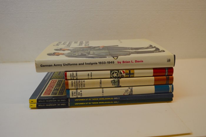 Image 2 of Verschillende auteurs en uitgevers - Lot of 6 books with documentation about military uniforms and