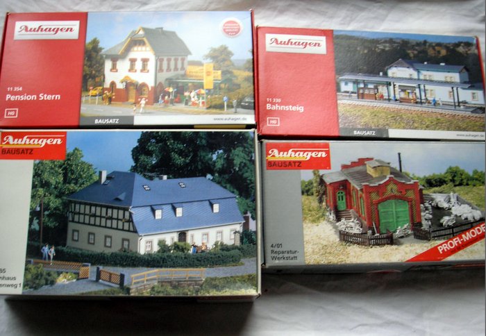 Preview of the first image of Auhagen H0 - 11330 / 11354 / 11385 / 4/01 - Attachments - 4 model kit buildings.