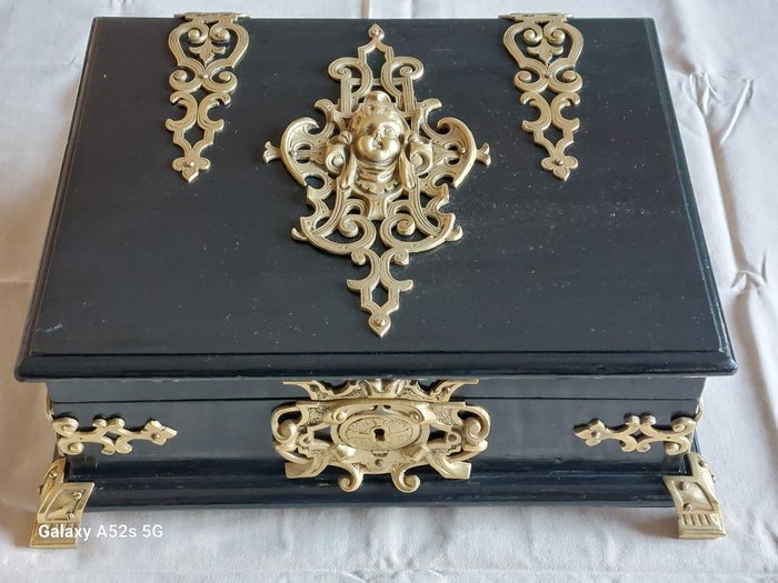 Preview of the first image of Casket, Jewellery box - Napoleon III - Copper, Wood - Early 19th century.