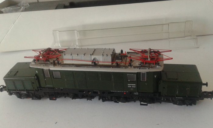 Preview of the first image of Roco H0 - 63773 - Electric locomotive - E-94 "German Crocodile" - DB.