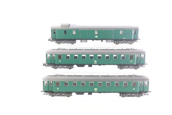 Preview of the first image of Märklin H0 - 4394 - Passenger carriage set - Three carriages of the Belgian railways - NMBS.