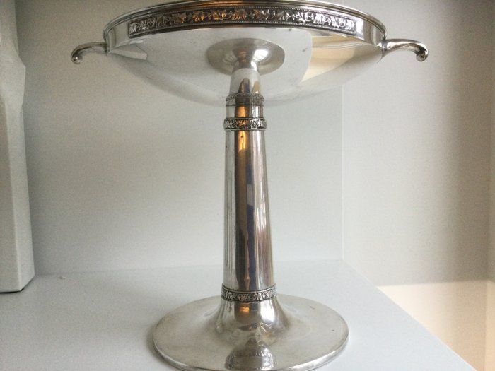 Preview of the first image of HERMANN SÜDFELD (H.S) Zilver - Center piece, Tazza.