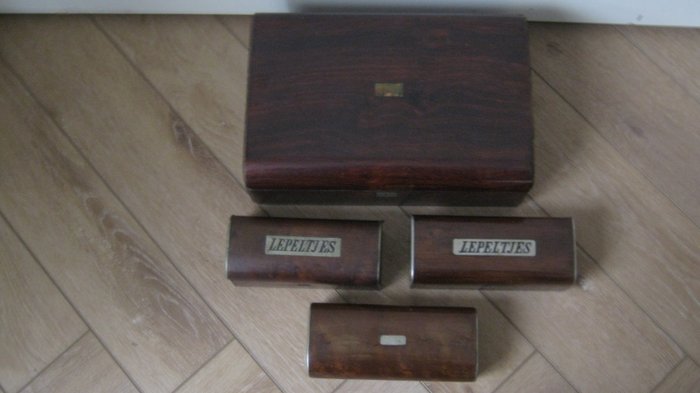 Image 2 of boxes/boxes (4) - Wood - Late 19th century