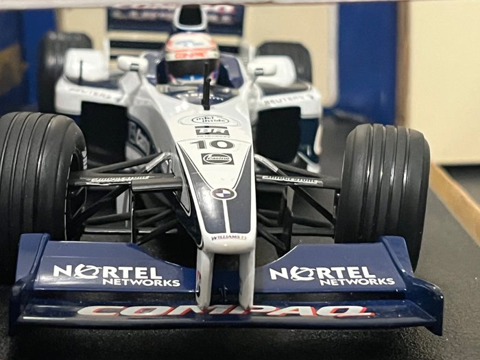 Preview of the first image of Hot Wheels - 1:18 - BMW Williams F1 FW22 - Jenson Button.