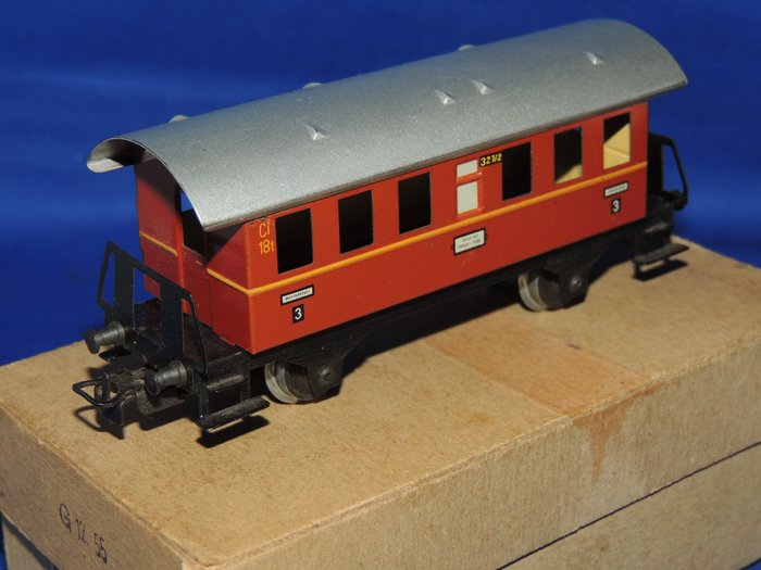 Preview of the first image of Märklin H0 - 327/2.2 - Passenger carriage - red "blunderbuss".