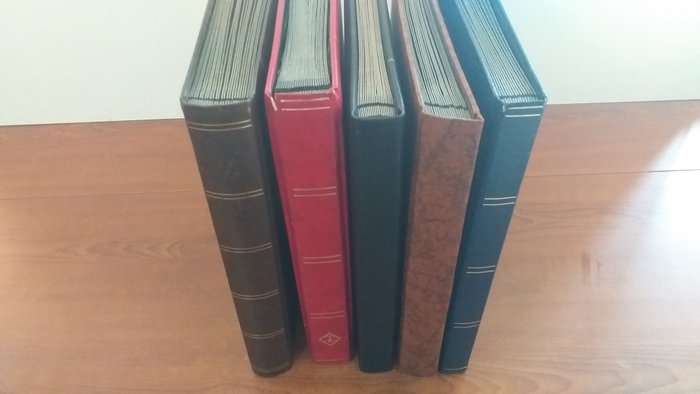 Image 2 of Stock Books - Second hand: a set of 5 empty 44-page binders with black background