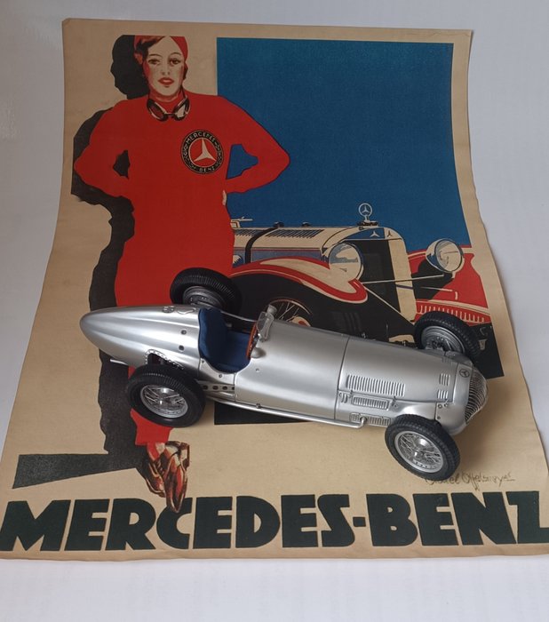 Preview of the first image of Models/toys - Silberpfeil W 154 1:18 mit Poster - Mercedes-Benz, CMC Modelcars.