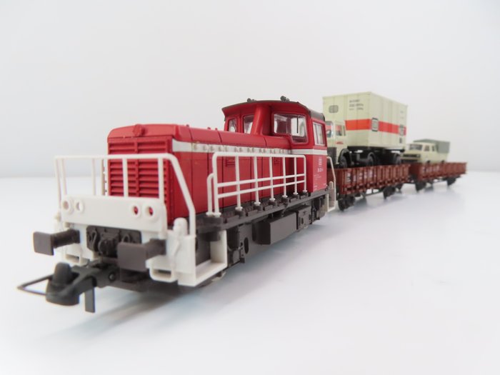 Preview of the first image of Roco H0 - 48012/46482 - Diesel locomotive, Freight carriage - Work train with 2 loaded low box wago.