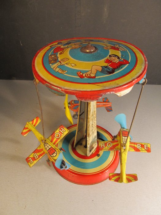 Image 2 of Hoch & Beckmann - Mechanical whirligig/carousel made in US zone - 1940-1949 - Germany