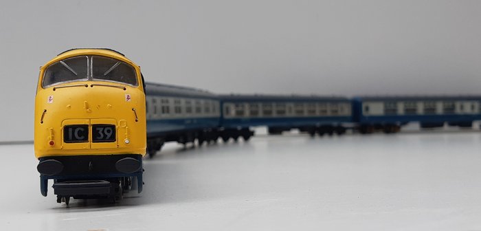 Preview of the first image of Hornby, Triang, Mainline 00 - 37083/R724/R339/R922 - Diesel locomotive, Passenger carriage - Class.