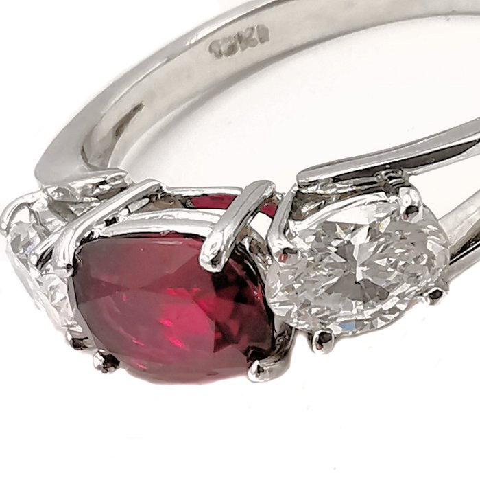 Image 2 of 18 kt. White gold - Ring - 0.96 ct Ruby - Diamonds