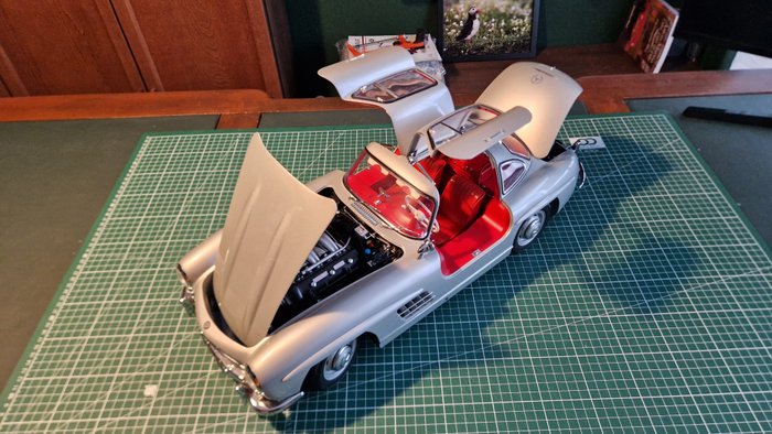 Preview of the first image of Eaglemoss Deagostini - 1:8 - Mercedes-Benz 300SL Gullwing - Including official dustcover..