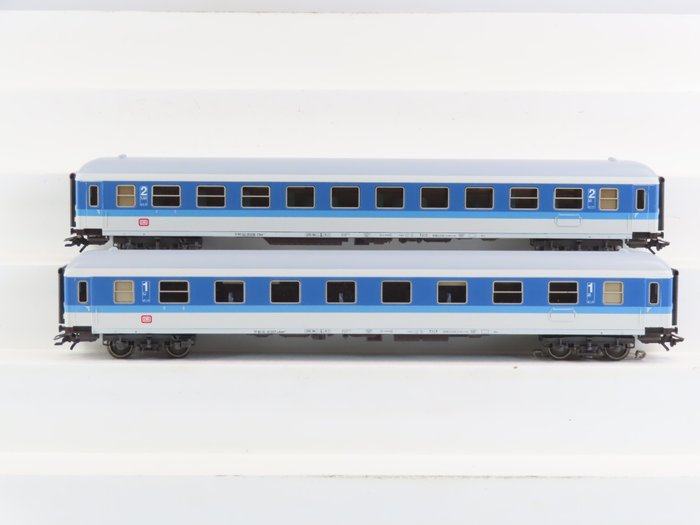 Preview of the first image of Märklin H0 - 4282/4281 - Passenger carriage - 2 x 4-axle express train carriages 1st and 2nd class.