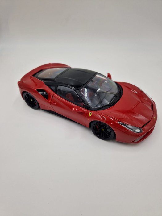 Preview of the first image of Burago - 1:18 - Ferrari 488 GTB.