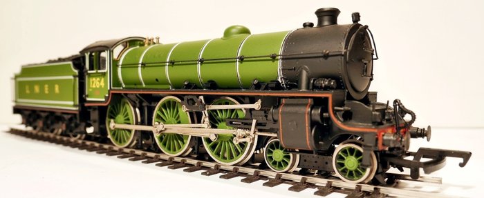 Preview of the first image of Bachmann 00 - 31-700 - Steam locomotive with tender - Thompson Class B1 no. 1264 - LNER.