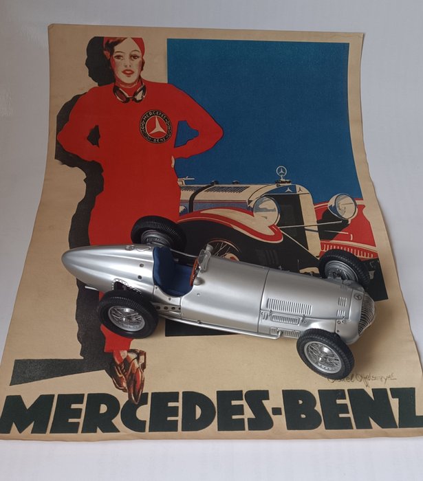 Image 2 of Models/toys - Silberpfeil W 154 1:18 mit Poster - Mercedes-Benz, CMC Modelcars
