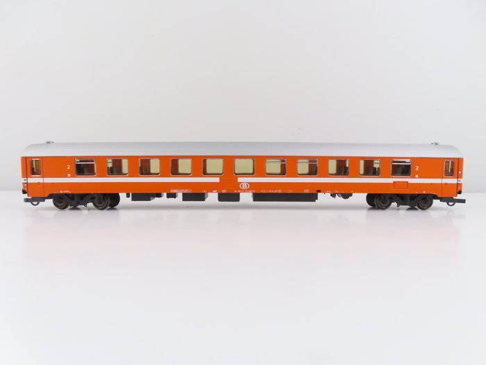 Preview of the first image of L.S.Models H0 - 12016 - Passenger carriage - 4-axle express train passenger car, 2nd class - NMBS.