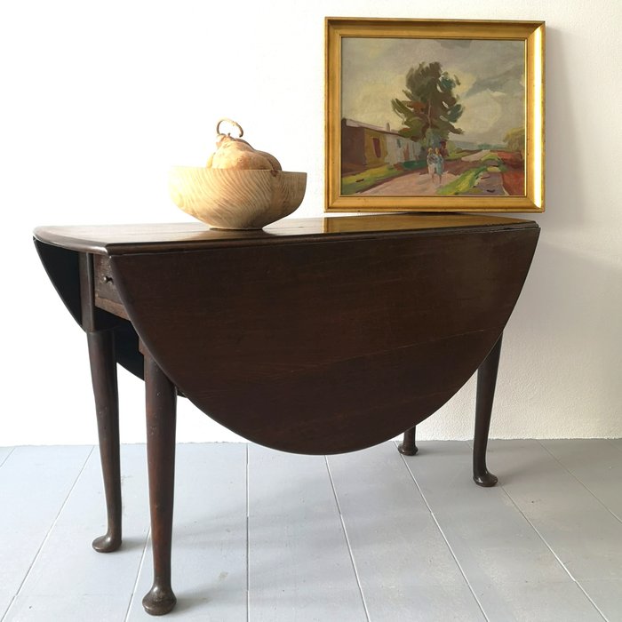 Preview of the first image of Gateleg table - Georgian - Mahogany - Mid 18th century.