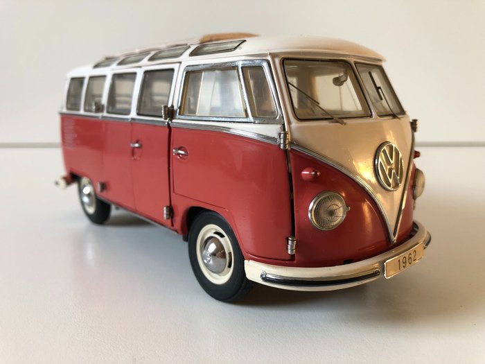 Image 2 of Franklin Mint - 1:24 - 1962 VW Bus