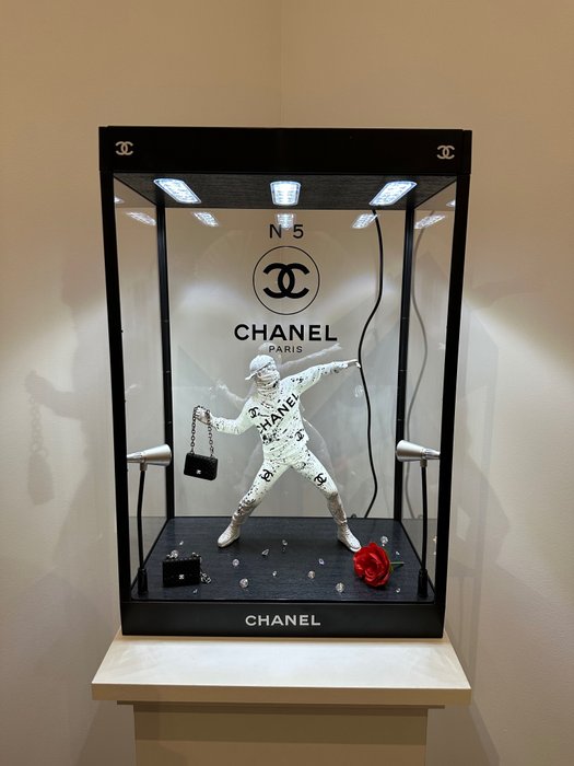 Preview of the first image of Art'Pej - Banksy Bag Chanel.