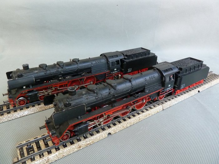 Preview of the first image of Märklin H0 - 3085 - Steam locomotive with tender - 2x BR 003 - DB.