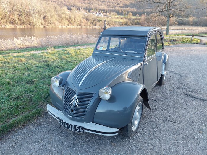 Preview of the first image of Citroën - 2CV Malle Bombée - 1961.