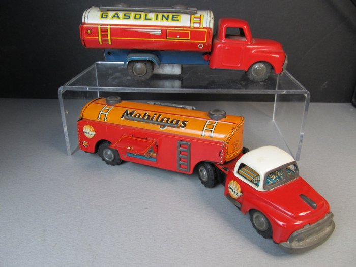 Image 3 of Yonezawa/ Marusan - Two gasoline trucks Mobilgas/Shell - 1950-1959 - Japan