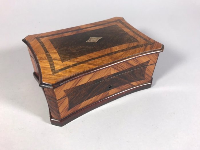 Preview of the first image of Jewellery box - Brass, Kingwood, Tulipwood - Second half 19th century.