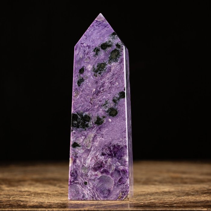 Obelisk in Charoite First Quality - Altezza: 155 mm - Larghezza: 54 mm- 744 g