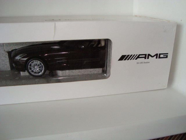 Image 2 of MiniChamps - 1:18 - Mercedes SLS AMG Roadster