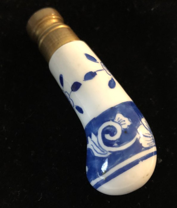 Preview of the first image of Porcelain wax stamp - Porcelain.