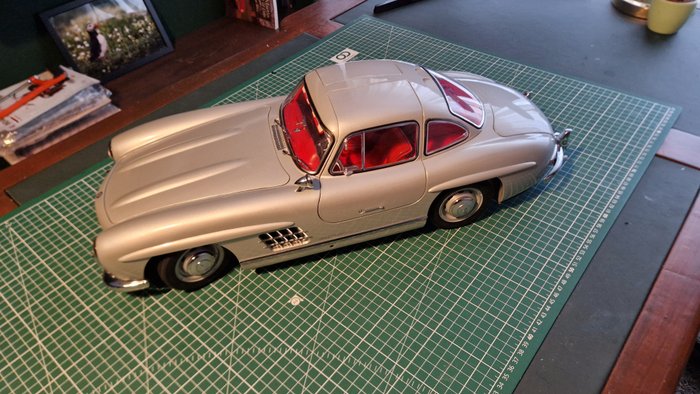 Image 3 of Eaglemoss Deagostini - 1:8 - Mercedes-Benz 300SL Gullwing - Including official dustcover.