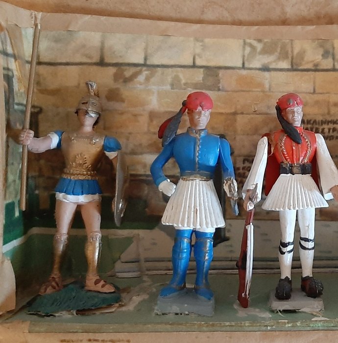 Image 3 of Aohna Athena Greece - Figure 10x Soldati Greci diverse epoche in display originale - 1970-1979 - Gr