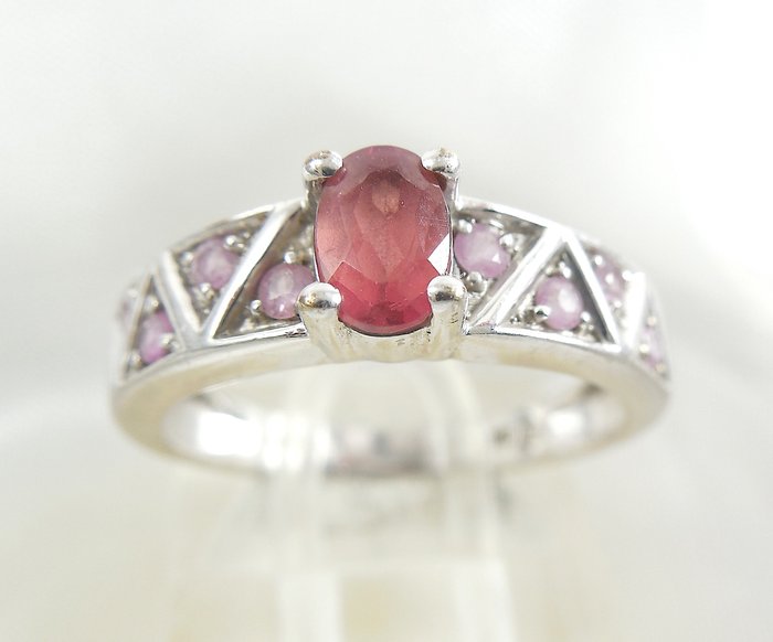 Preview of the first image of White gold - Ring - 0.38 ct Tourmaline - Sapphires.