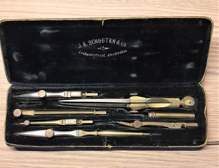Preview of the first image of Drawing instruments (7) - Brass - Late 19th century.