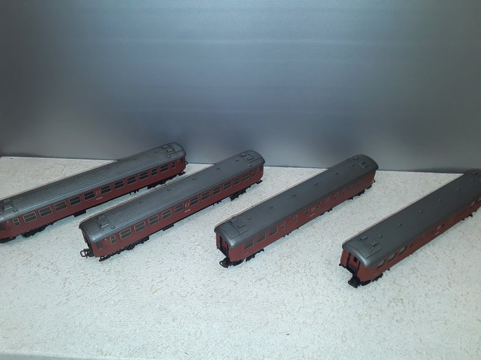 Preview of the first image of Märklin H0 - 4072/4073 - Passenger carriage - 2 passenger carriages and 2 buffet carriages - SJ.
