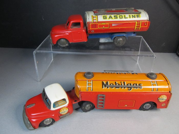 Image 2 of Yonezawa/ Marusan - Two gasoline trucks Mobilgas/Shell - 1950-1959 - Japan