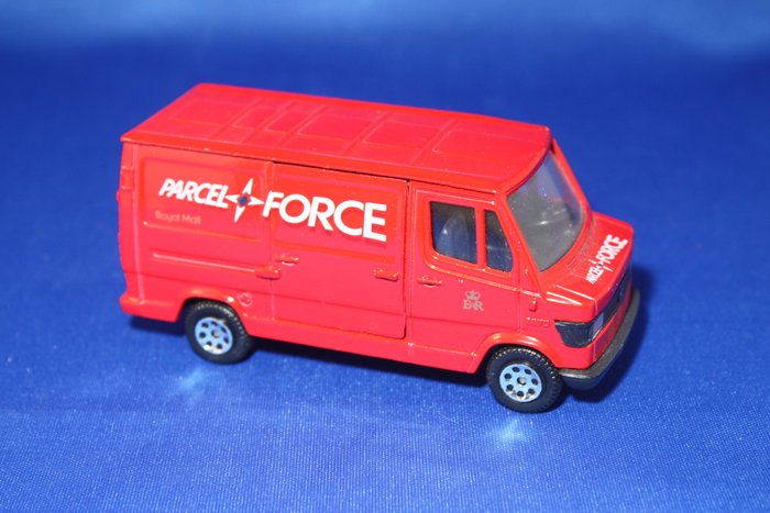 Image 3 of Corgi - 1:43 - Royal Mail Parcels Trucks