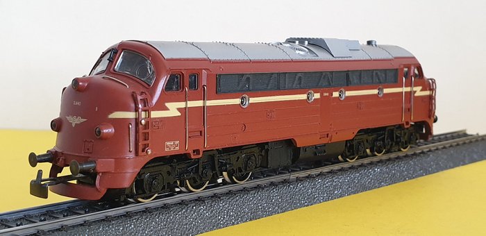 Preview of the first image of Märklin H0 - 3068.1 - Diesel locomotive - Norwegian NOHAB, type Di3, company number 3.641 - NSB.