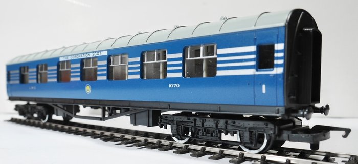 Image 3 of Hornby 00 - R422/R423 - Passenger carriage - LMS Coronation Scot coaches - 3 matching - LMS