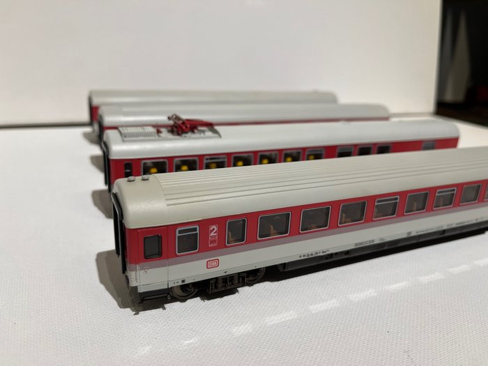 Preview of the first image of Fleischmann H0 - 518x - Passenger carriage set - Orient red IC wagons - DB.