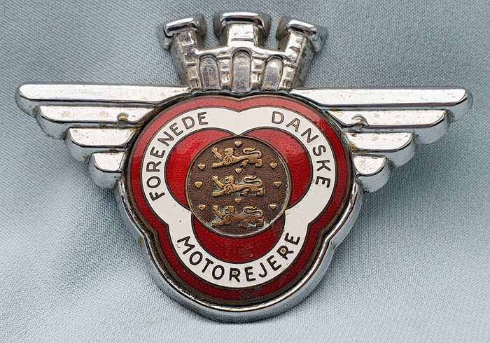 Preview of the first image of Emblem/mascot/badge - Geëmailleerde Grille Badge - FDM - Forenede Danske Motorejere - 1960/1970.