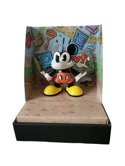 Preview of the first image of Walt Disney Parks Exclusive - Mickey Mouse - Vinyl Figure by Joe Ledbetter from USA in original pac.